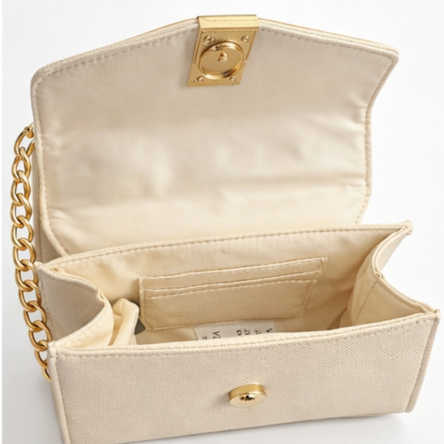 Cartera Guess Beige con Cadena Dorada DX26076